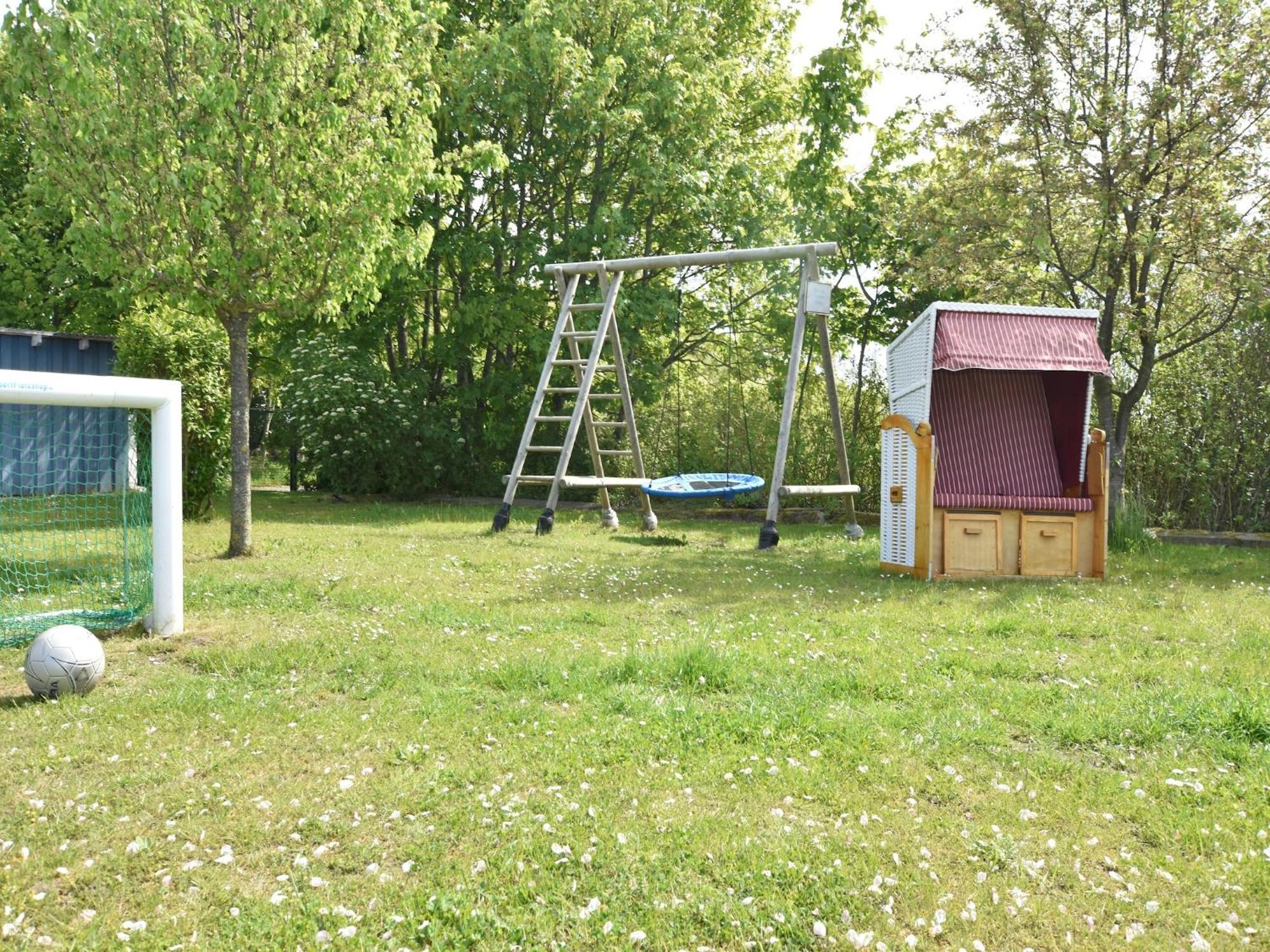 Pretty Apartment In Wiek With Garden Wiek auf Ruegen Exterior photo